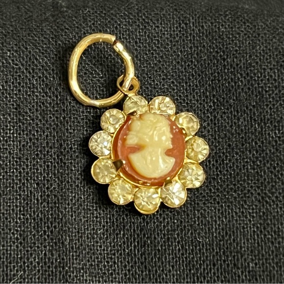 Tiny Cameo Pendant w/Rhinstones - Picture 2 of 12